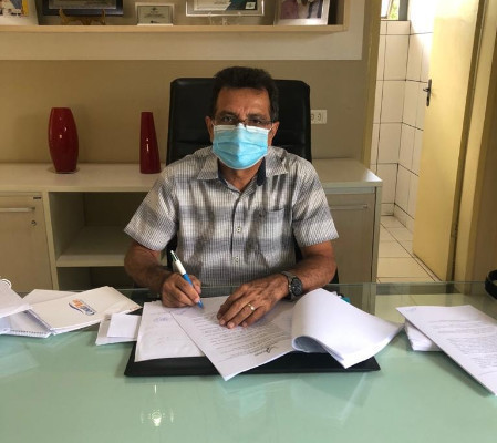 Prefeito Genival Bezerra assina ordens de serviços para construção de secretarias e ponte