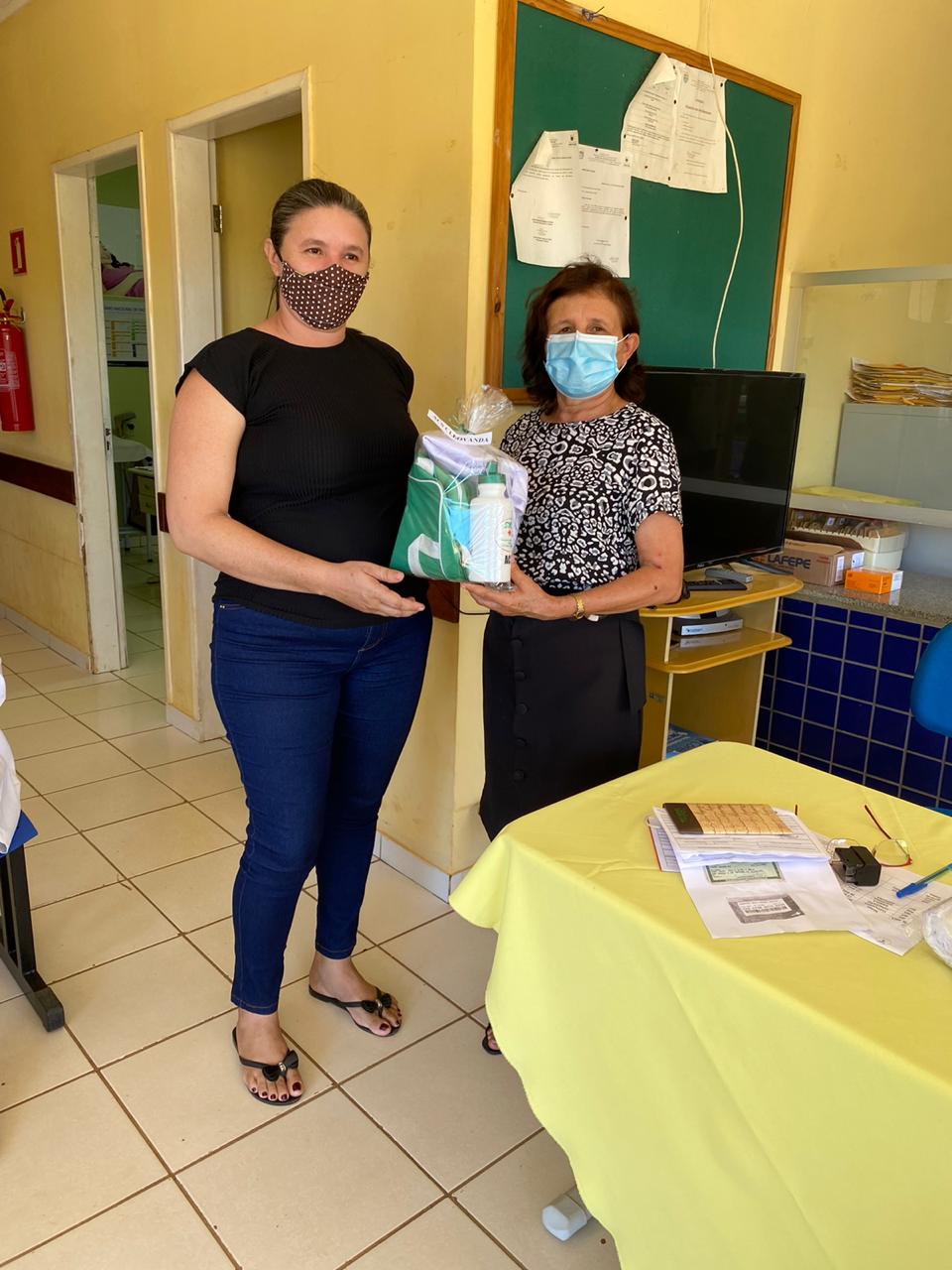 Secretária de saúde de Jatobá do Piauí Noemia Oliveira faz entrega de kits de EPI´s para as equipes de saúde do município - Imagem 6