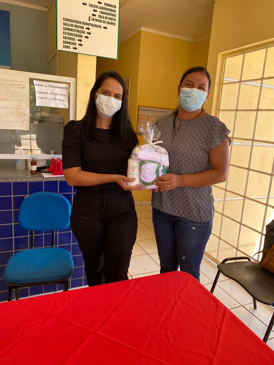 Secretária de saúde de Jatobá do Piauí Noemia Oliveira faz entrega de kits de EPI´s para as equipes de saúde do município - Imagem 5