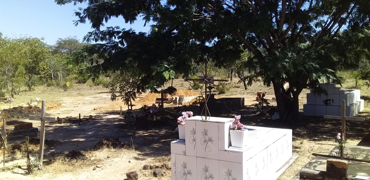 Respeito pelos mortos, prefeitura manda limpar cemitério - Imagem 9