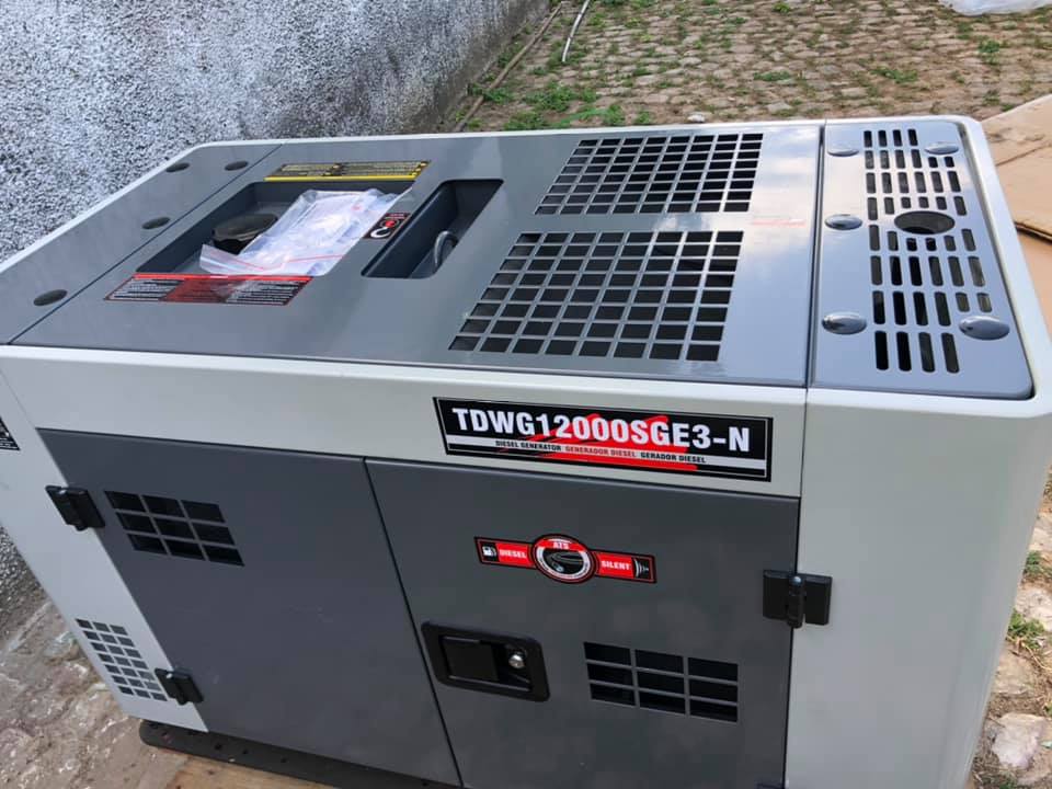 Prefeito Manoel Lázaro entrega nova ambulância e gerador de energia para o município  - Imagem 3