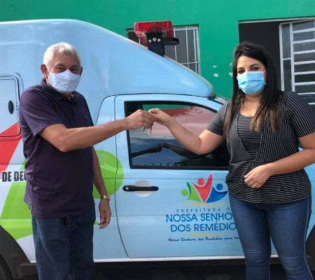 Prefeito Manoel Lázaro entrega nova ambulância e gerador de energia para o município 