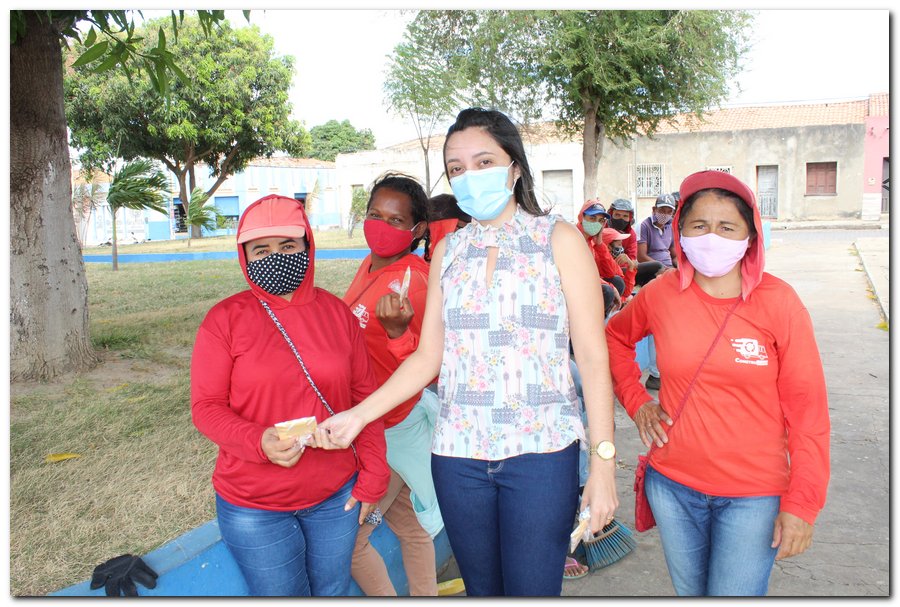 Gestão distribui máscaras para profissionais da limpeza e realiza testagem em agentes de endemias - Imagem 8