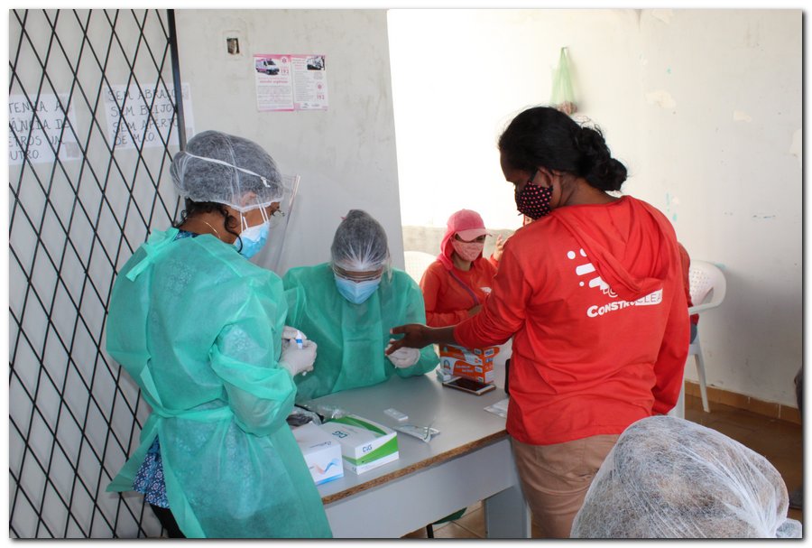 Gestão distribui máscaras para profissionais da limpeza e realiza testagem em agentes de endemias - Imagem 11