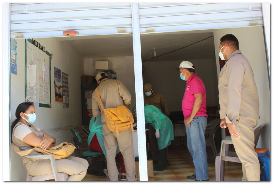 Gestão distribui máscaras para profissionais da limpeza e realiza testagem em agentes de endemias - Imagem 16