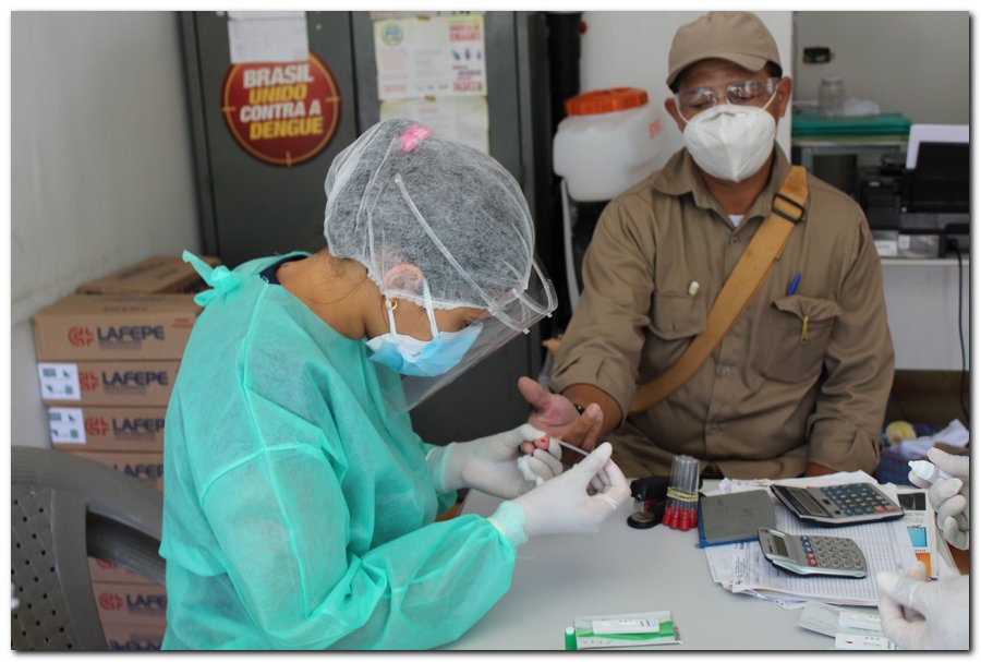 Gestão distribui máscaras para profissionais da limpeza e realiza testagem em agentes de endemias - Imagem 17