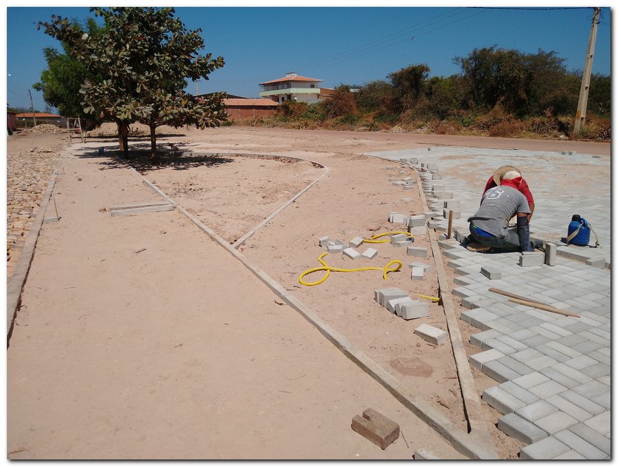 Prefeitura de Inhuma constrói Praça Pública no Bairro Sossego - Imagem 7