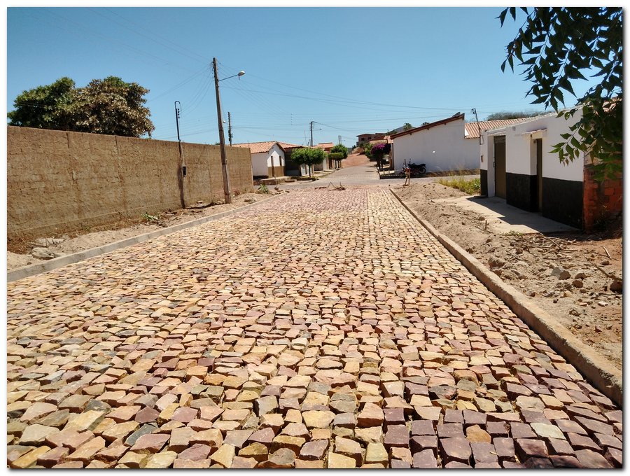 Prefeitura de Inhuma da continuidade ao calçamento da Rua Antônio de Deus - Imagem 9