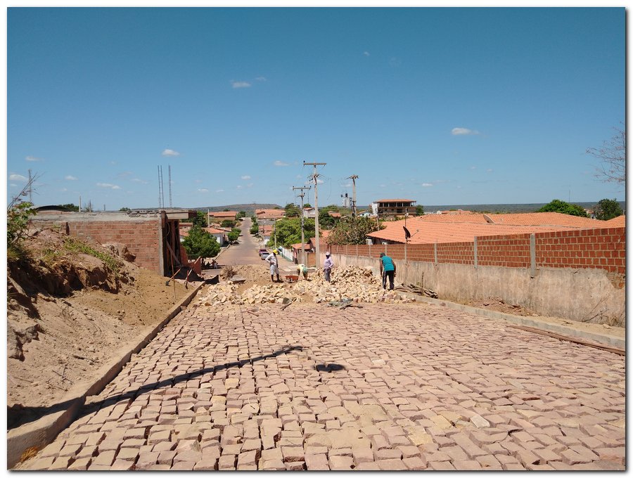 Prefeitura de Inhuma da continuidade ao calçamento da Rua Antônio de Deus - Imagem 5