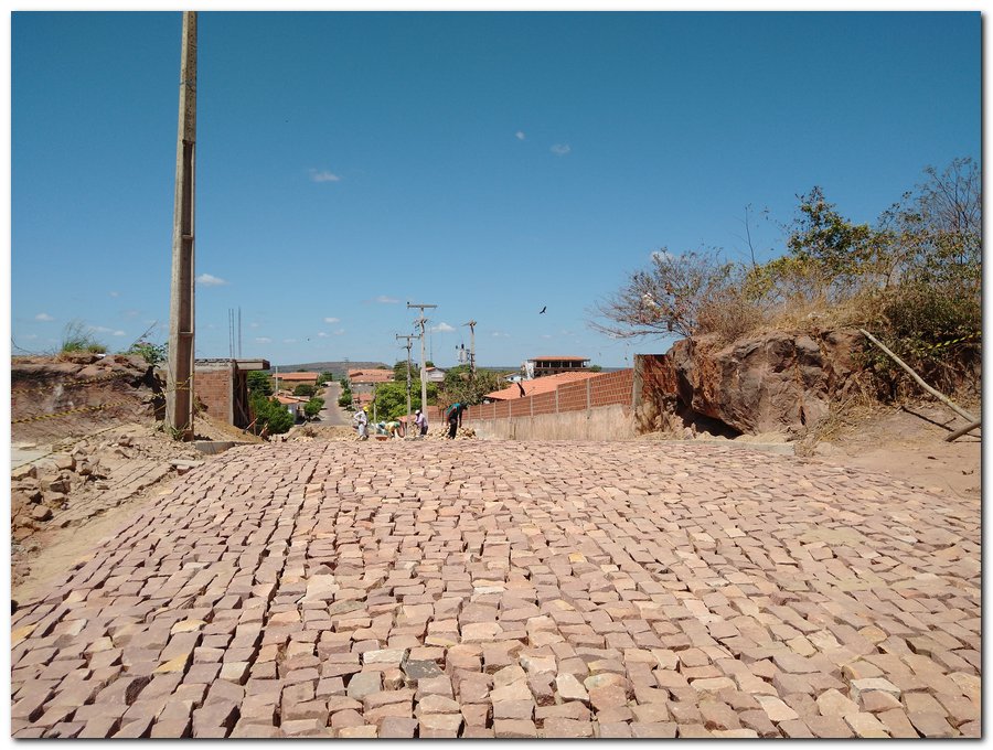 Prefeitura de Inhuma da continuidade ao calçamento da Rua Antônio de Deus - Imagem 6