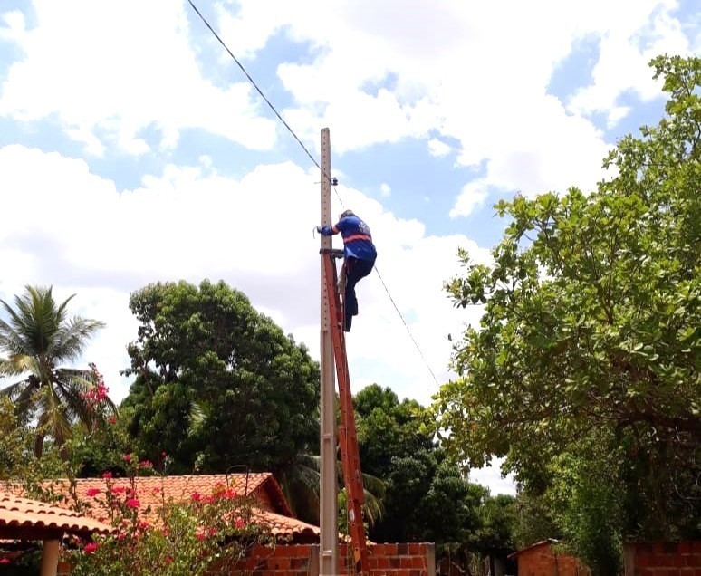 Prefeitura de Jatobá do Piauí leva melhorias na iluminação pública das comunidades rurais do município
