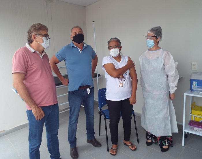 Milton Brandão: Inaugura Centro de Atendimento a Covid-19 com vacinação para 29 funcionários da saúde - Imagem 14