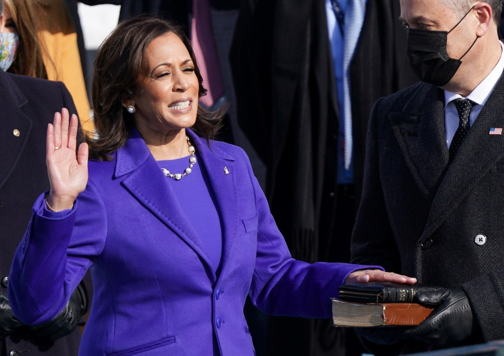 Kamala Harris toma posse como primeira mulher vice-presidente dos EUA - Imagem 1