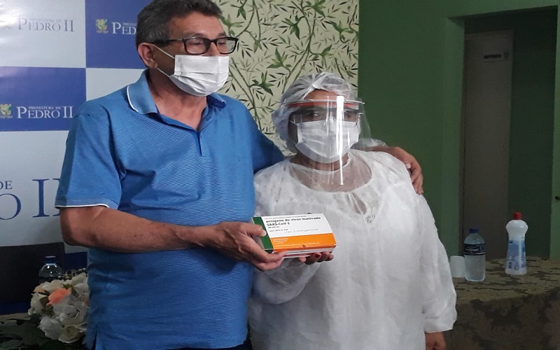 Município vacina os 05 primeiros profissionais da saúde contra a Covid-19 - Imagem 3