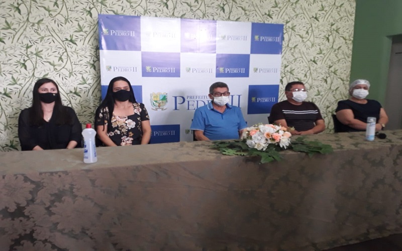 Município vacina os 05 primeiros profissionais da saúde contra a Covid-19 - Imagem 30