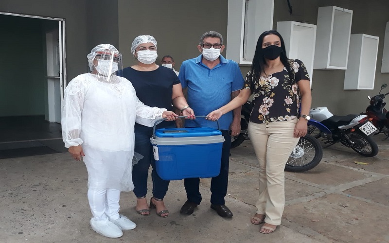 Município vacina os 05 primeiros profissionais da saúde contra a Covid-19 - Imagem 23