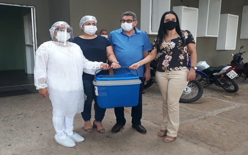 Município vacina os 05 primeiros profissionais da saúde contra a Covid-19 - Imagem 25