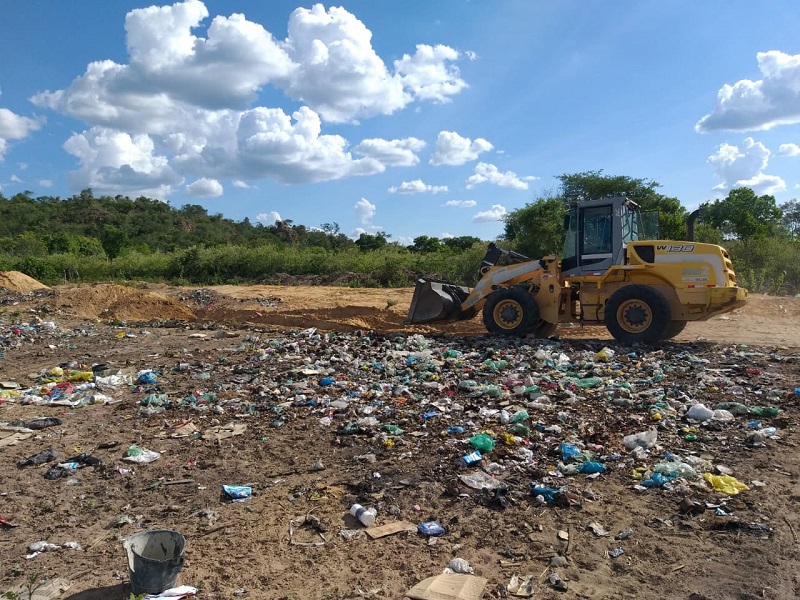 Milton Brandão: Município cercará novamente área de depósito do lixo recolhido na cidade - Imagem 6