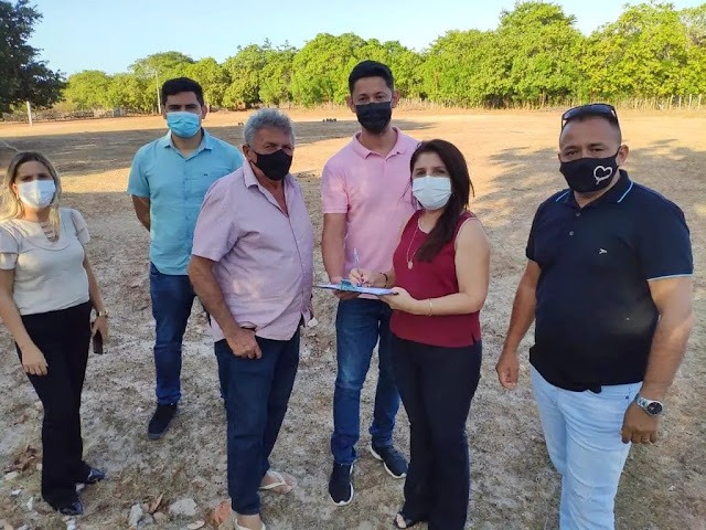 Prefeita autoriza construção e revitalização de quadras e auditório - Imagem 1