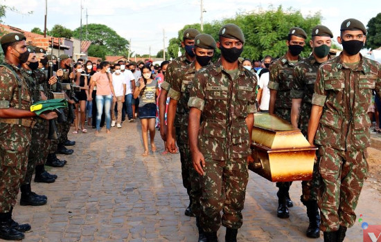 Comoção marca o sepultamento do soldado do Exército Danilo Pereira