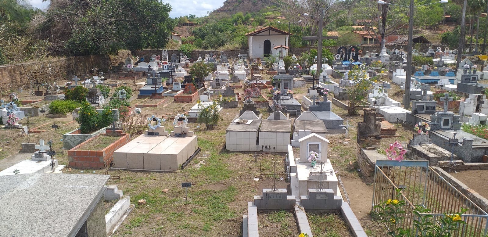 Prefeito João Luiz ordena limpeza de todos os cemitérios de Monsenhor Gil