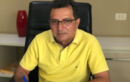 Prefeito Genival Bezerra assina ordens de serviços e contratos