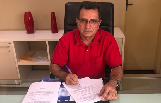 Prefeito Genival Bezerra assina ordens de serviços para a zona rural