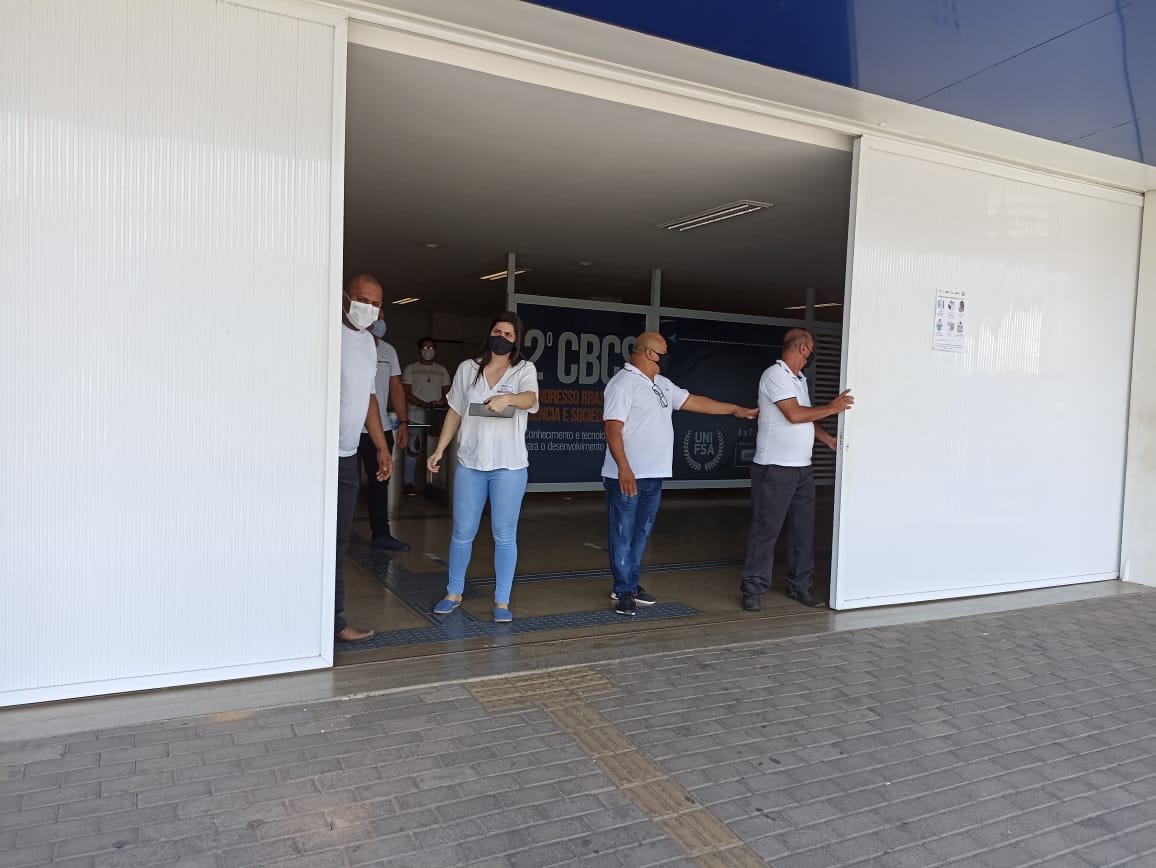 Portões fecharam às 13 horas (Foto: Efrém Ribeiro)