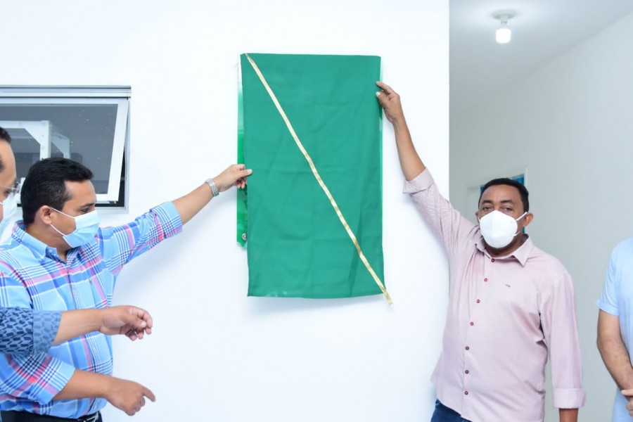 Joel entrega Central de Atenção Farmacêutica e Hospitalar em Floriano