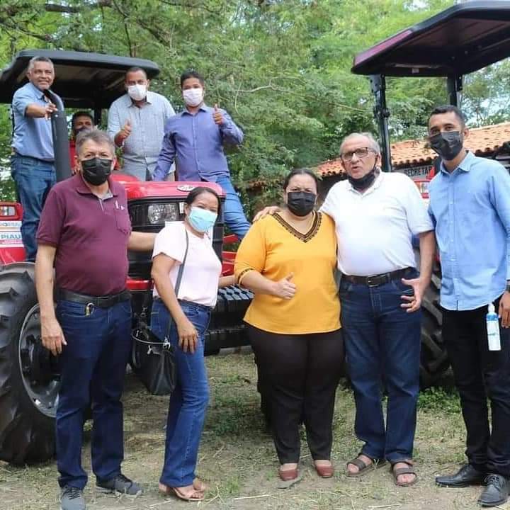 Prefeitura de Monsenhor Gil recebe trator agrícola e prefeito agradece - Imagem 1