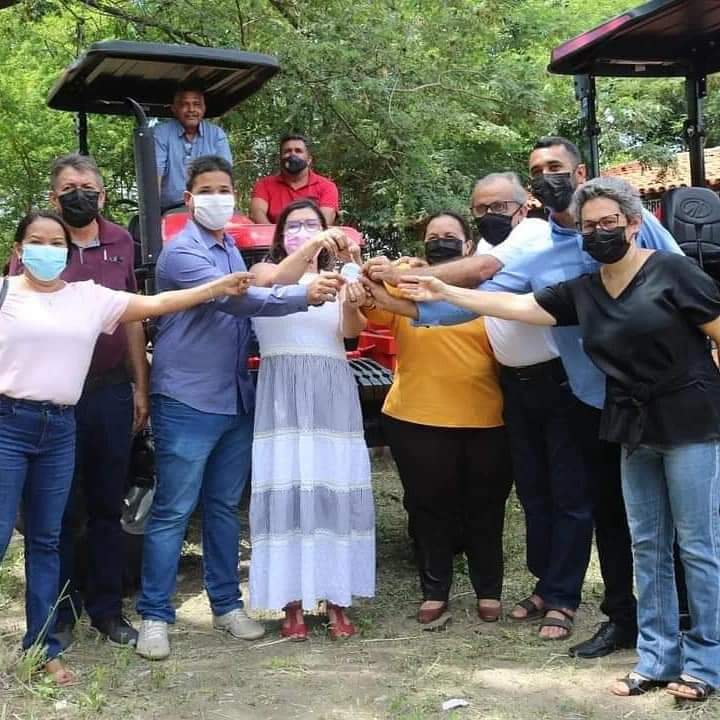 Prefeitura de Monsenhor Gil recebe trator agrícola e prefeito agradece - Imagem 3