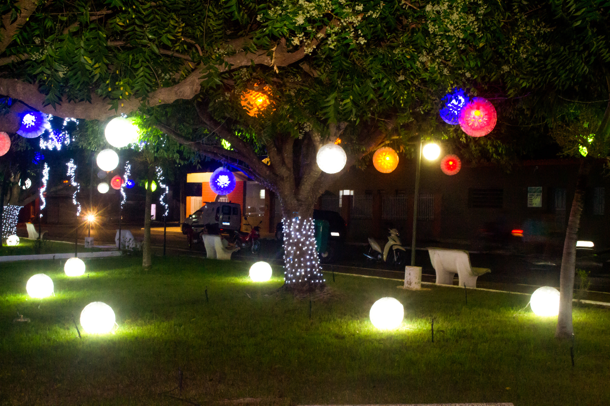 Praça 28 de Dezembro de Joaquim Pires recebe decoração natalina - Imagem 7