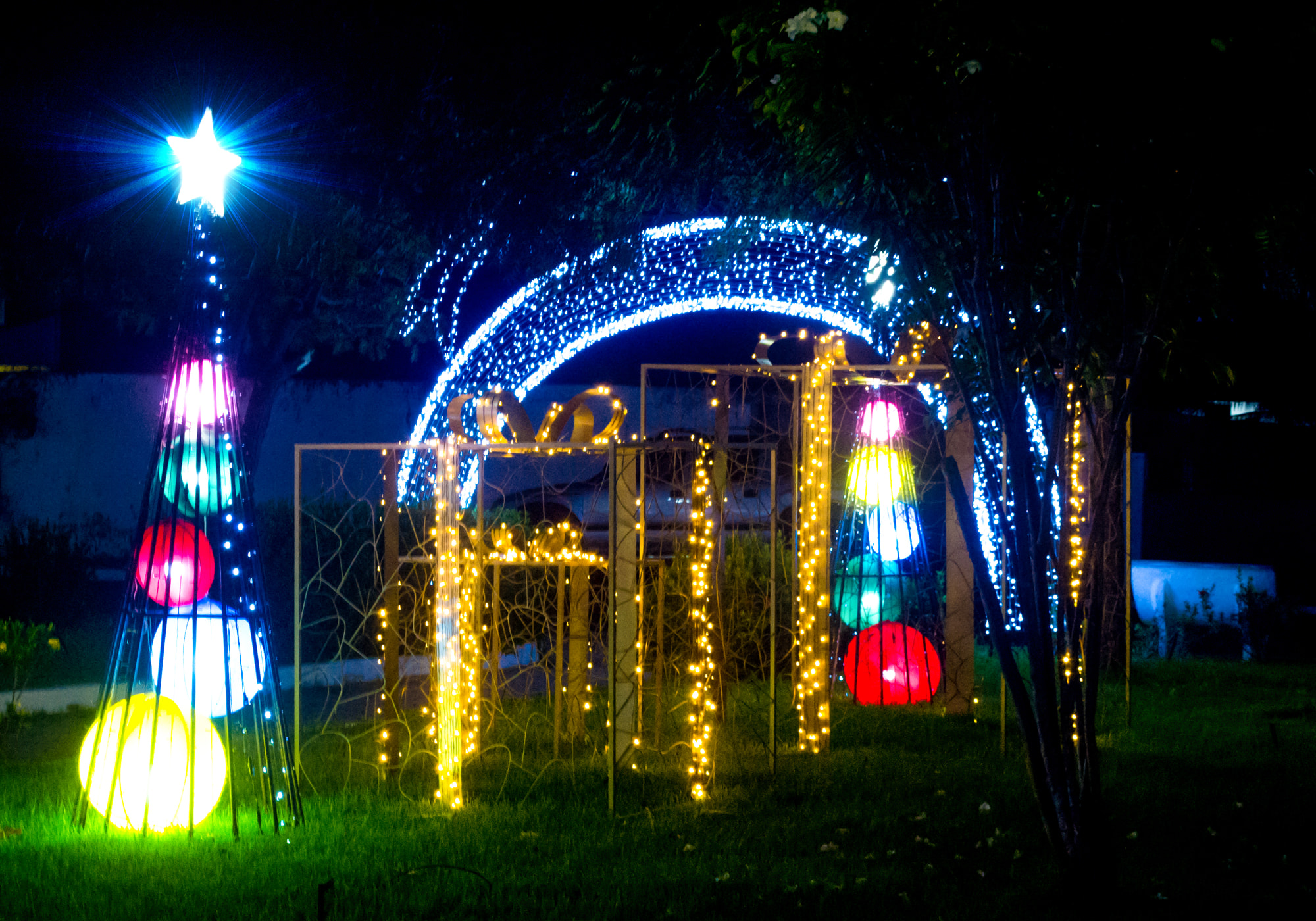 Praça 28 de Dezembro de Joaquim Pires recebe decoração natalina - Imagem 9