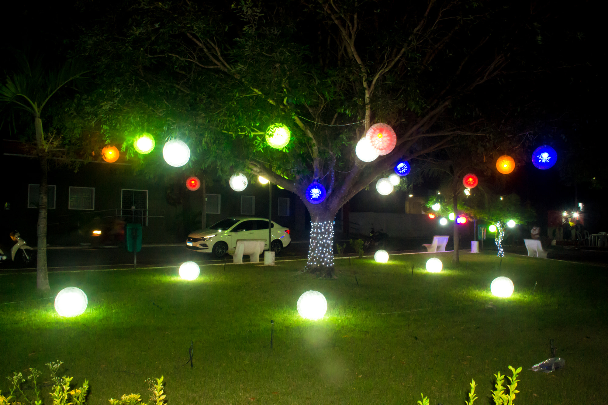 Praça 28 de Dezembro de Joaquim Pires recebe decoração natalina - Imagem 5