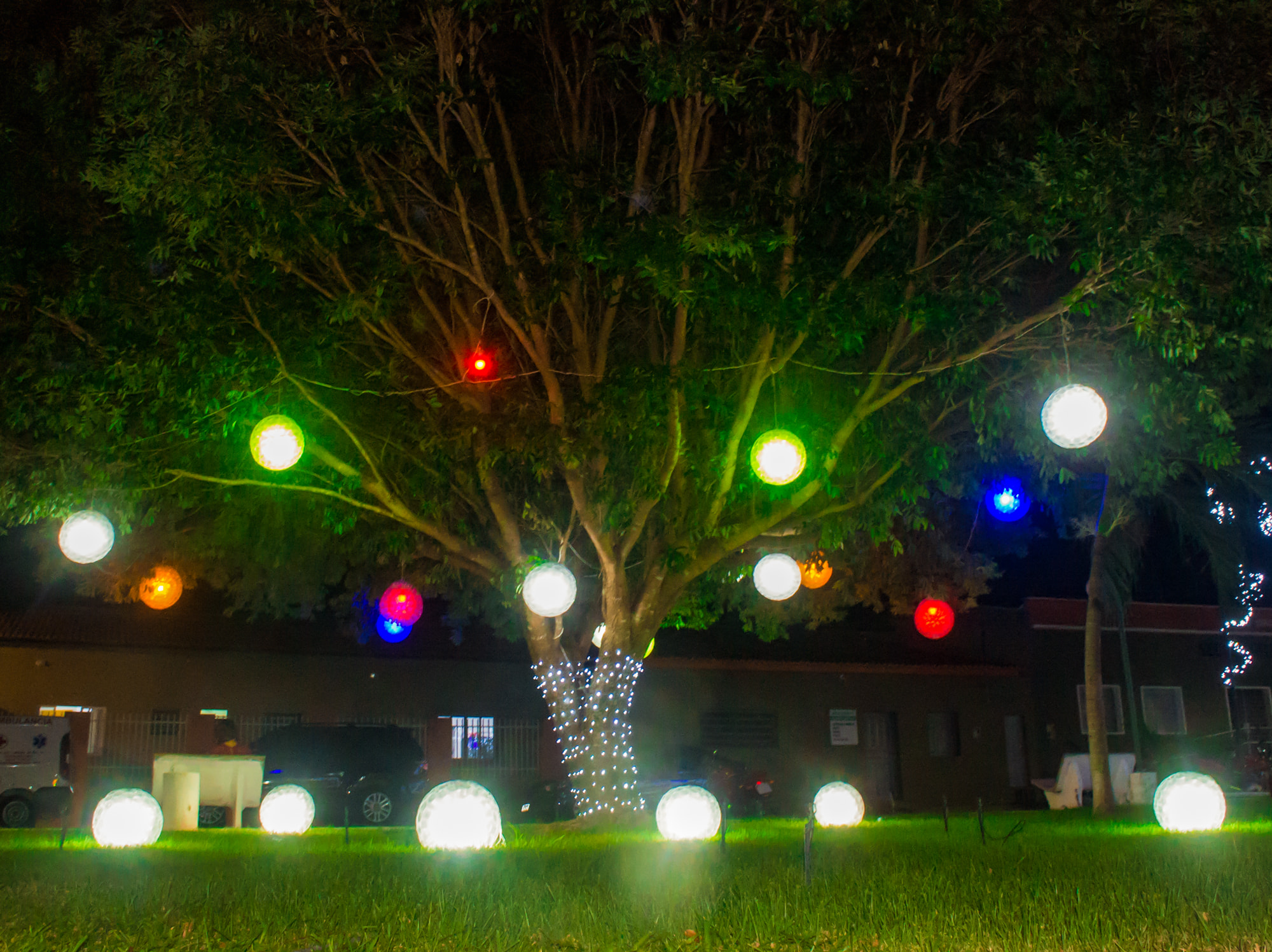 Praça 28 de Dezembro de Joaquim Pires recebe decoração natalina - Imagem 2