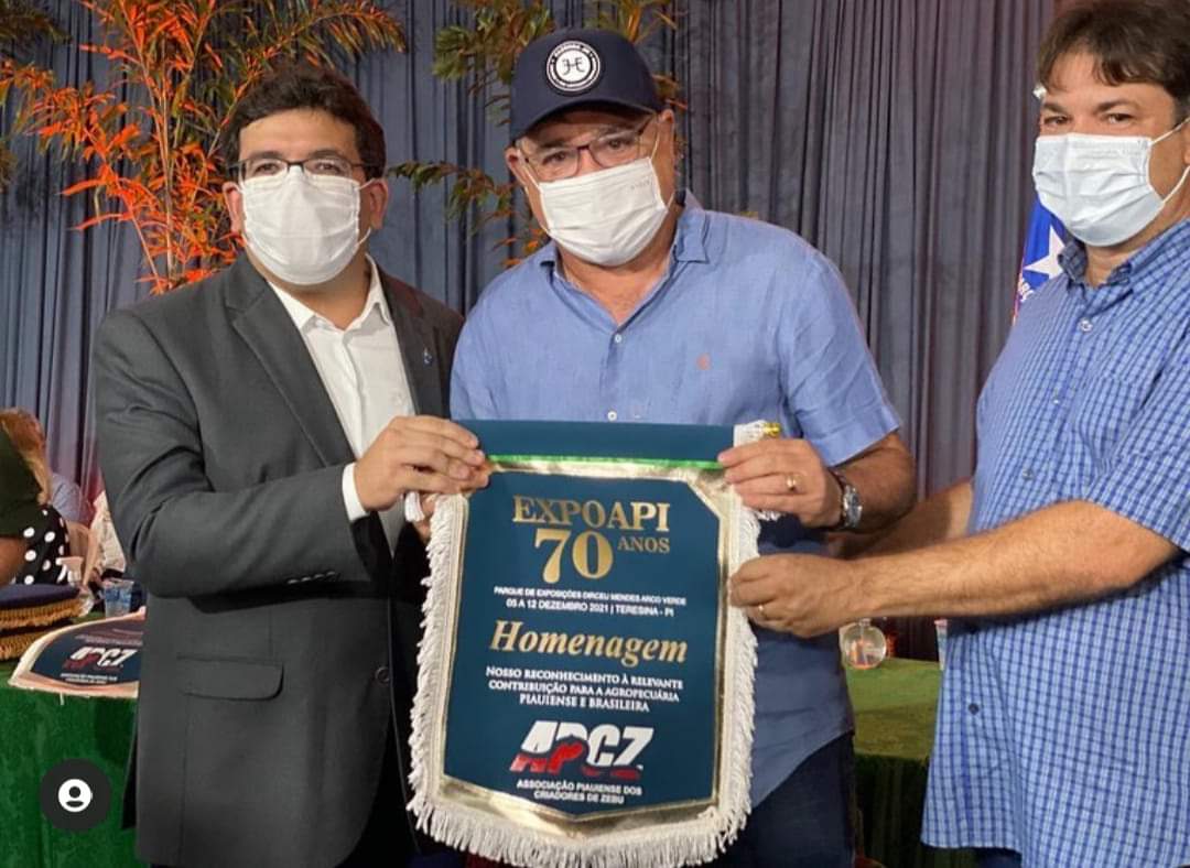 Prefeito de Monsenhor Gil, João Luiz é homenageado na Expoapi 2021 - Imagem 3