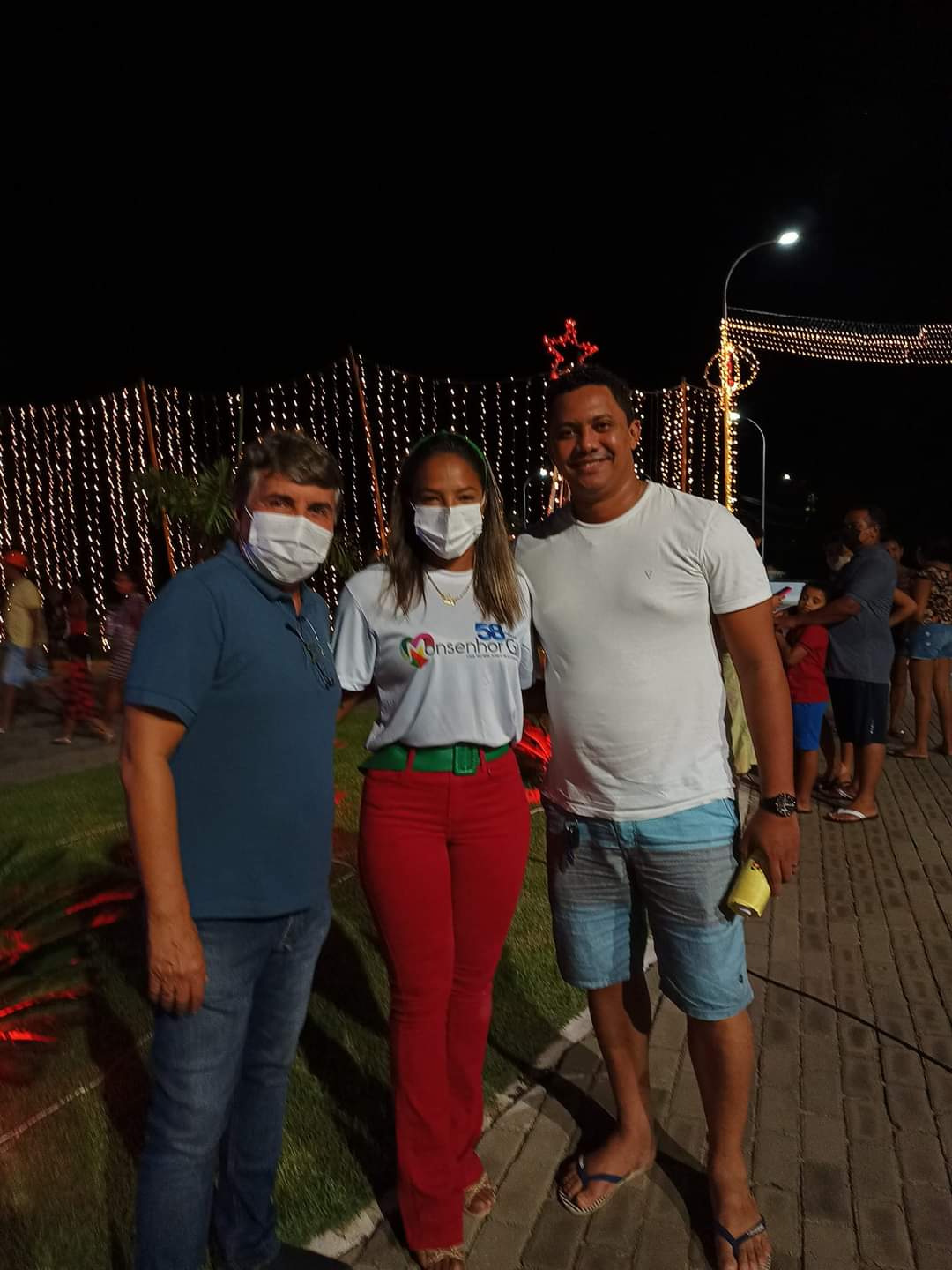 O espírito Natalino chegou em Monsenhor Gil. Prefeito entrega iluminação - Imagem 7