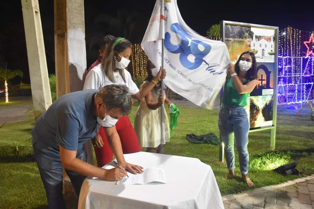 O espírito Natalino chegou em Monsenhor Gil. Prefeito entrega iluminação - Imagem 17