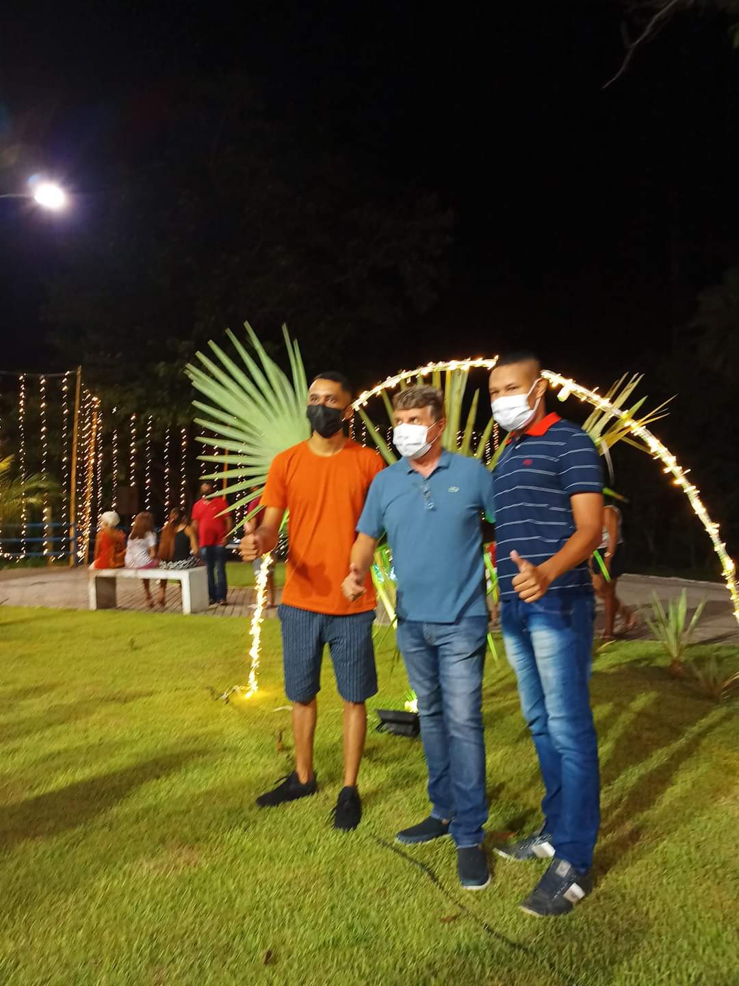 O espírito Natalino chegou em Monsenhor Gil. Prefeito entrega iluminação - Imagem 21