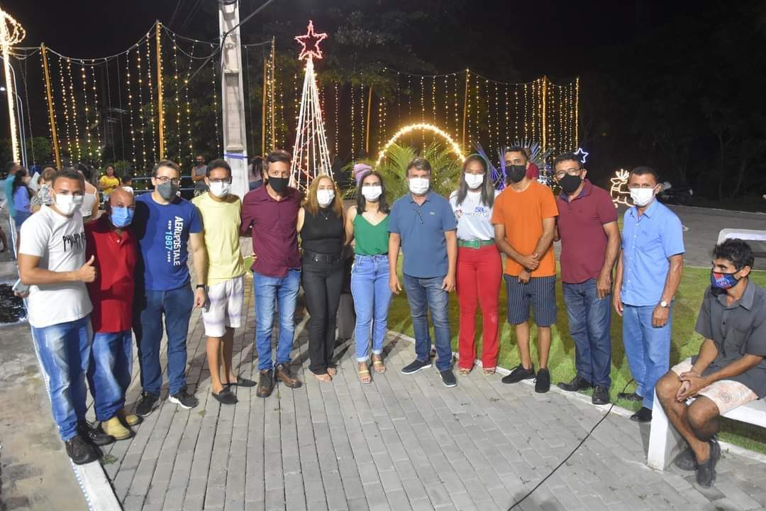 O espírito Natalino chegou em Monsenhor Gil. Prefeito entrega iluminação - Imagem 13