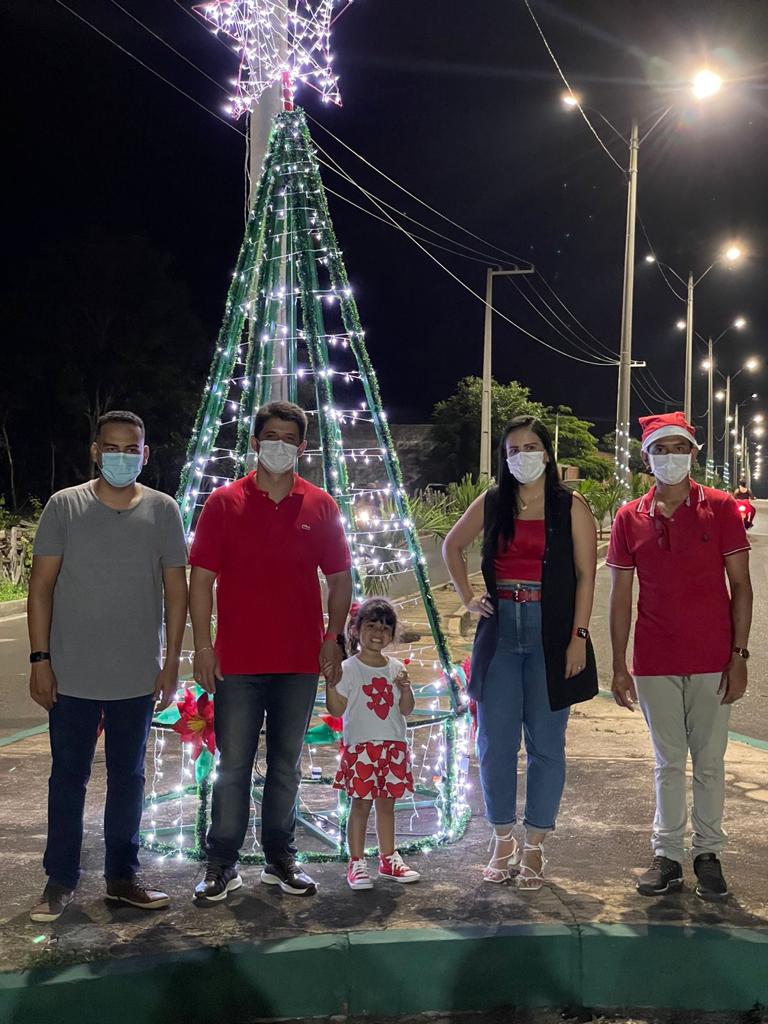 Prefeitura de Hugo Napoleão inaugura projeto 'Natal Luz' - Imagem 2