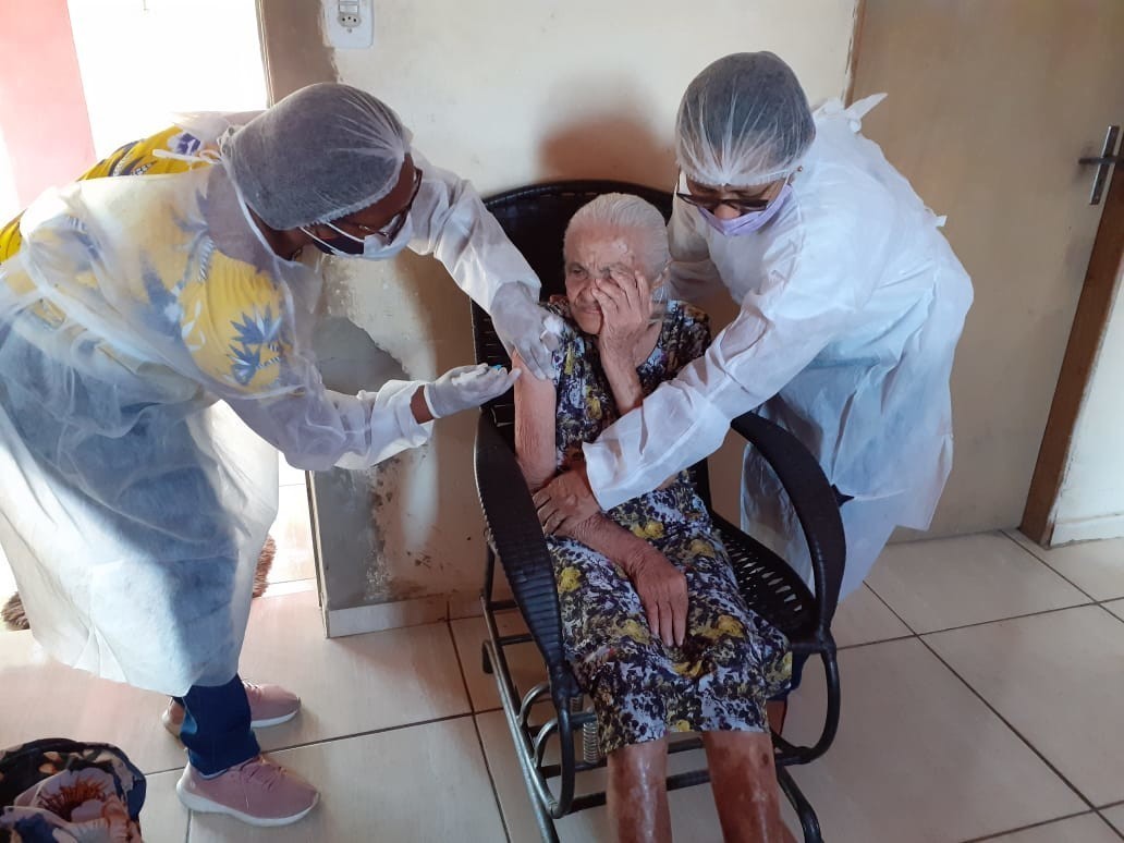 Esperanças. É essa a palavra que define o início da vacinação em Idosos em Monsenhor Gil