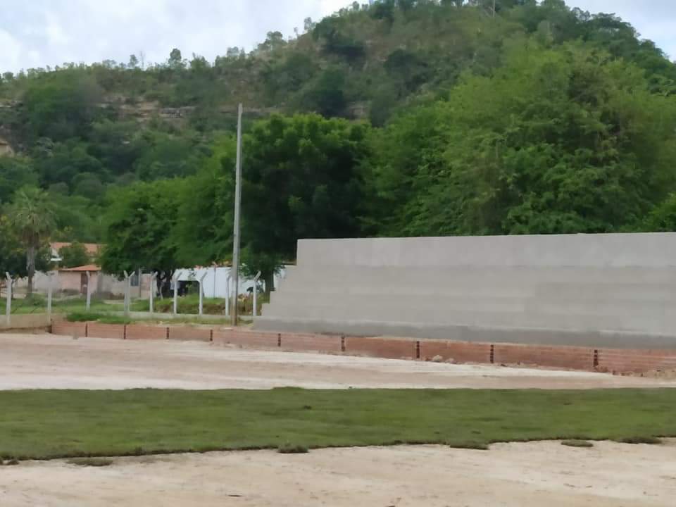 Prefeito de Monsenhor Gil, João Luiz, visita Estádio Cariocão para conferir a implantação do Gramado - Imagem 11