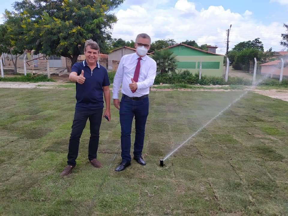 Prefeito de Monsenhor Gil, João Luiz, visita Estádio Cariocão para conferir a implantação do Gramado - Imagem 16