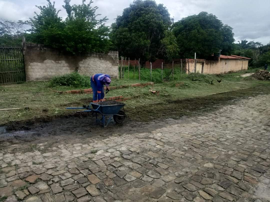 Prefeito João Luiz mantém seu compromisso de cidade limpa em Monsenhor Gil - Imagem 9