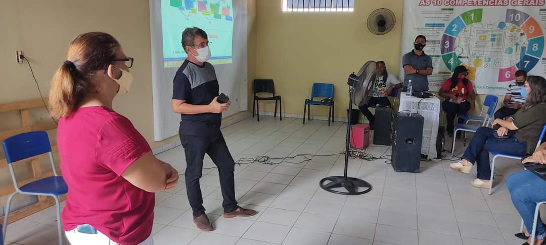 Volta as aulas em Monsenhor Gil é avaliada com a presença do prefeito João Luiz - Imagem 1