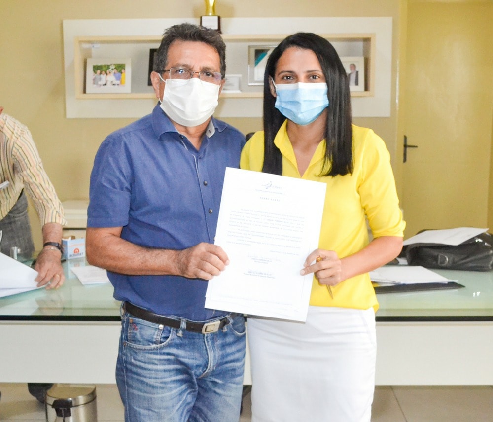 Prefeito Genival Bezerra empossa sete novos professores para Rede Municipal de Ensino - Imagem 2