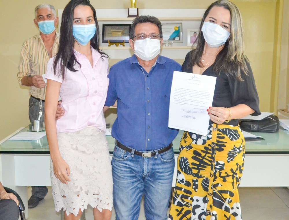 Prefeito Genival Bezerra empossa sete novos professores para Rede Municipal de Ensino - Imagem 3