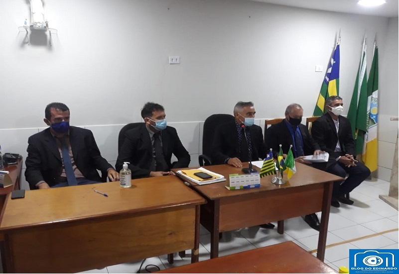 Milton Brandão: Prefeito Evangelista Resende, participa de Sessão Solene e diz em discurso que trabalhará em parceria com todos vereadores  - Imagem 17