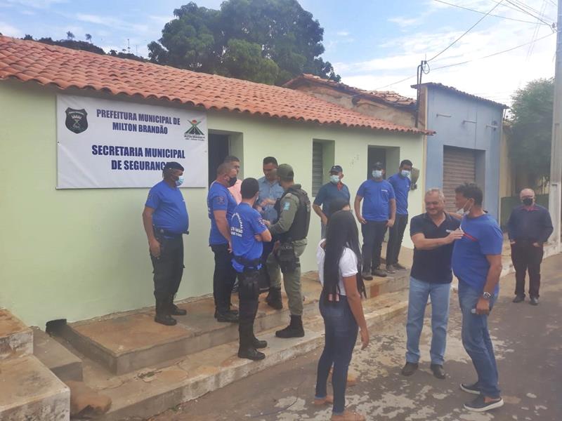 Milton Brandão: Prefeito Evangelista Resende, cria, equipa e entrega Secretaria Municipal de Segurança a população  - Imagem 21